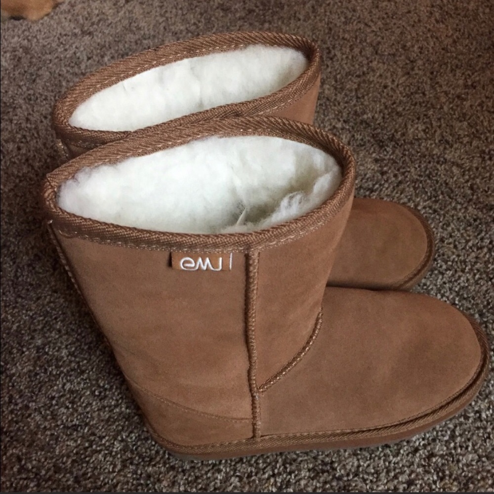 EMU Australia NWOT Stinger Lo Boots